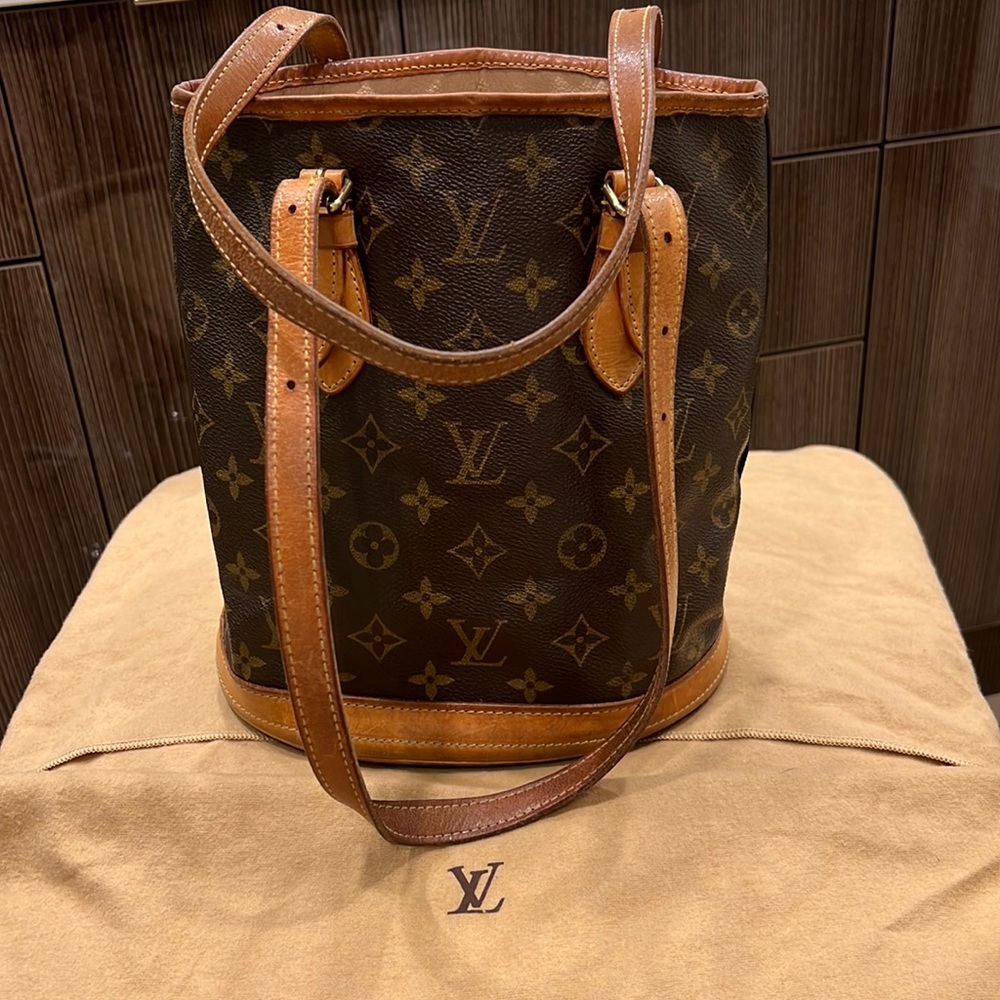Authentic Louis Vuitton Vintage Petite bucket bag